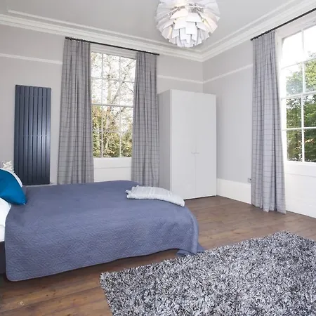 Master View At Penn House Apartman *