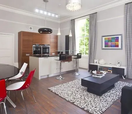 Master View At Penn House Apartman